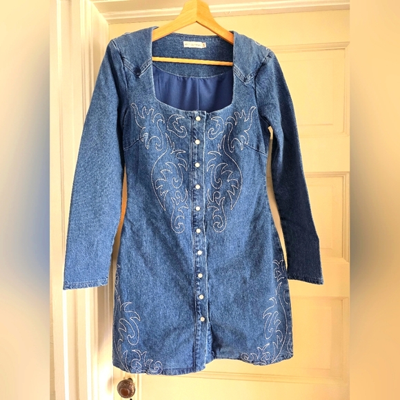 Avec Les Filles Western Embroidered Long Sleeve Denim Dress - Picture 4 of 12
